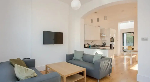 Newly Refurbished Modern 3 Bedroom Apartment in Affluent Fulham