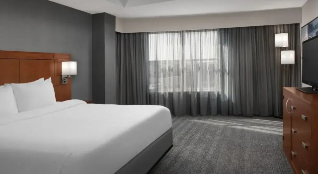 Люкс Courtyard by Marriott Syracuse Downtown at Armory Square
