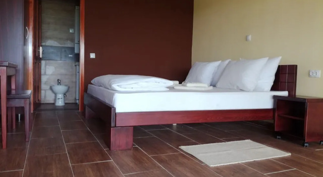 Camp Salaš Farma 47 Čenej, Buchen Sie Hotel Čenej Vojvodina