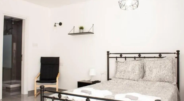 Spacious studio - short walk from Nissi beach!, Забронировать Апартаменты/квартира Отели Айия-Напа с парковкой, Парковка