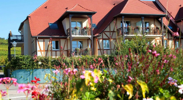 Picturesque apartment with a dishwasher on a quiet place., Book Apartment Bergheim Alsace