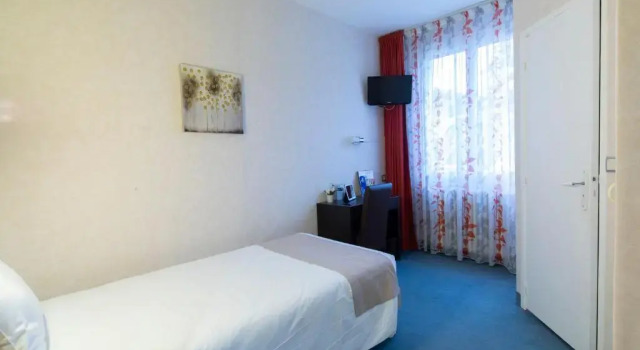 Номер Economy Logis Hôtel Restaurant de France