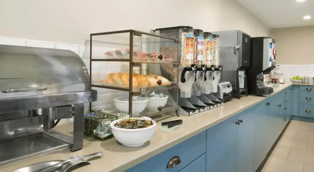 Четырёхместный номер Standard Country Inn & Suites by Radisson, Platteville, WI