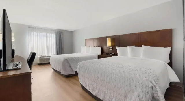 Четырёхместный номер Standard Econo Lodge Rockford Casino Area