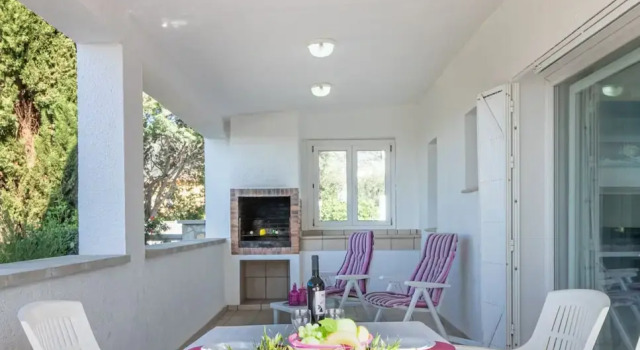 Вилла 3 Bedroom Villa in Roses Near the Beach