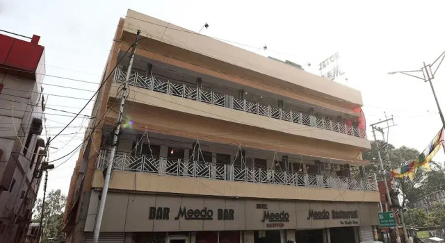 OYO 11937 Hotel Meedo