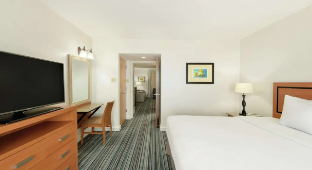 Двухместный люкс Embassy Suites by Hilton Dorado del Mar Beach Resort