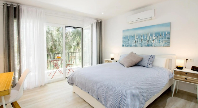 Perfectly located beachside apartment in Elviria Marbella, Забронировать Апартаменты/квартира Марбелья Коста-дель-Соль, рядом с Теннисный и спортивный клуб Don Carlos