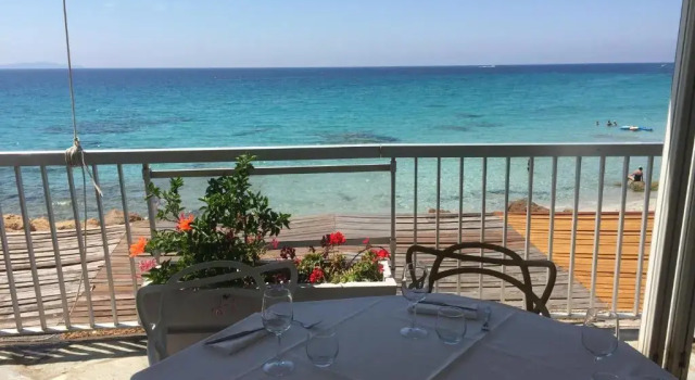 Ajaccio magnifique T2 37m2 centre ville vue mer au bord de la plage Neuf 4 couchages balcon parking privé fermé Clim wifi, Varaa Huoneisto Ajaccio 