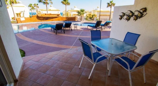 Номер Standard c 1 комнатой Spectacular 1 1/2 Bedroom Condo on Sandy Beach at Las Palmas Beachfront Resort 1 Condo by RedAwning