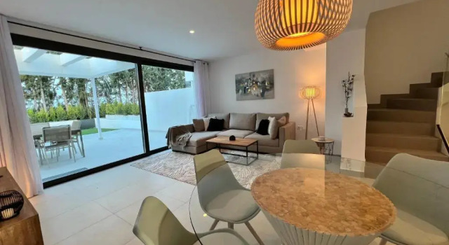 Коттедж New 3 bed townhouse Estepona beachside