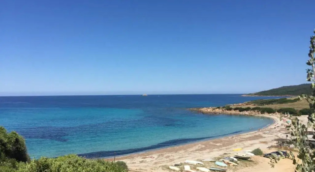 Ajaccio magnifique T2 37m2 centre ville vue mer au bord de la plage Neuf 4 couchages balcon parking privé fermé Clim wifi, Varaa Huoneisto Ajaccio 