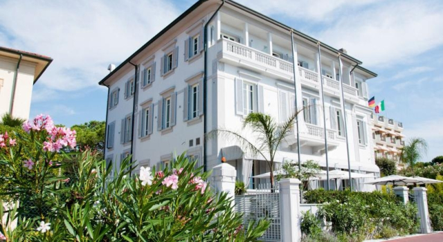 Villa Grey, Забронировать Вилла Отели Форте-дей-Марми с парковкой, рядом с Пляж Форте-дей-Марми, Парковка