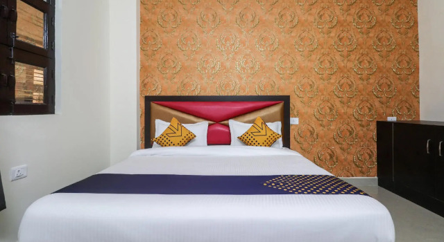 OYO 64416 Crown View 2
