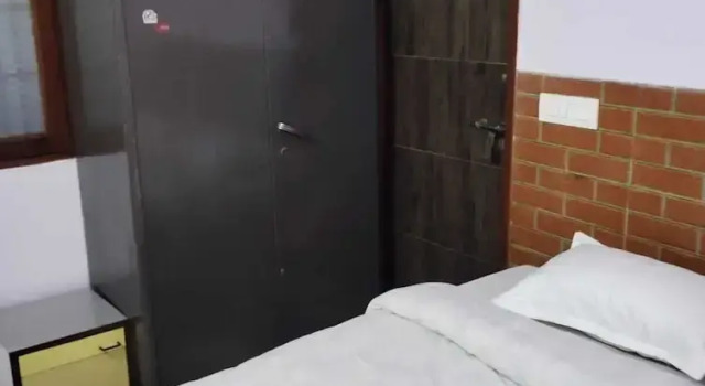 Номер Standard FabHotel Cosy Rooms - Nr Embassies, DU South Campus