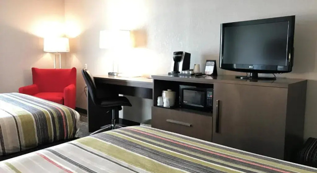 Четырёхместный номер Standard Country Inn & Suites by Radisson, Mt Pleasant-Racine West, WI