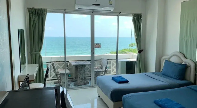 Трёхместный номер Standard с балконом и с видом на море Banchaitalay Room