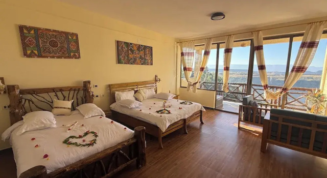 Семейный номер Standard с 2 комнатами с балконом и с видом на горы Hilltop Lodge - Lalibela