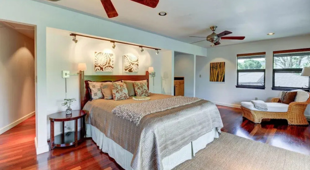 Aina Kai 3 Bedroom Home, Забронировать Отель Отели Принсвилл с парковкой, рядом с Hanalei Park, Парковка