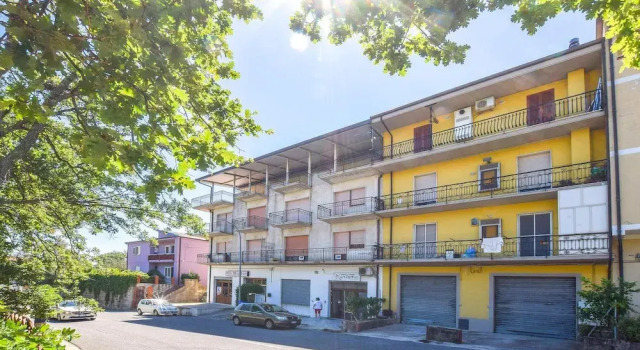 Amazing Apartment in Montepaone With 4 Bedrooms, Buchen Sie Ferienwohnung Montepaone Catanzaro Lido