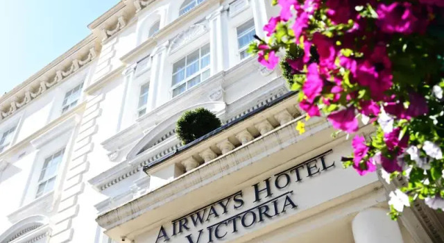 Кровать в общем номере Airways Hotel London