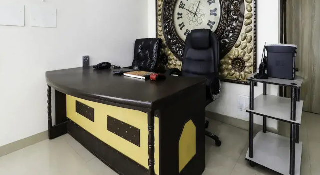 OYO 23018 Hotel Expo Suites