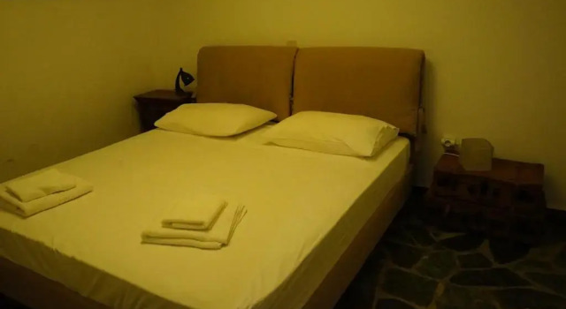 Коттедж 2-bedroom stone house, pool, 10min walk to beach