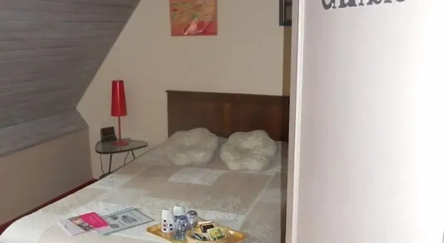 Le Puits des Lucques Chambres d'Hotes, Rezerwuj Hotel Hotele w White Perigord z basenem, Basen