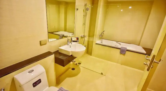 Двухместный номер Standard с балконом и с видом на бассейн Paeva Luxury Serviced Residence SHA
