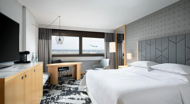 Двухместный номер Premium Sheraton Frankfurt Airport Hotel & Conference Center