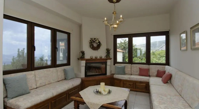 IATROU HOUSE- villa WITH INCREDIBLE VIEW, Book Villa Portariá 