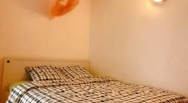A Simple Bedroom In A Shared Apartment 20 Min To Paris Center