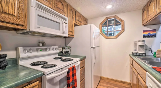 Коттедж Picturesque Pigeon Forge Cabin w/ Mountain Views