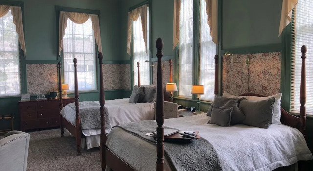 Люкс с балконом Chambery Inn