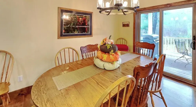 Buzzy Bee Lodge, Buchen Sie Ferienhaus McHenry 