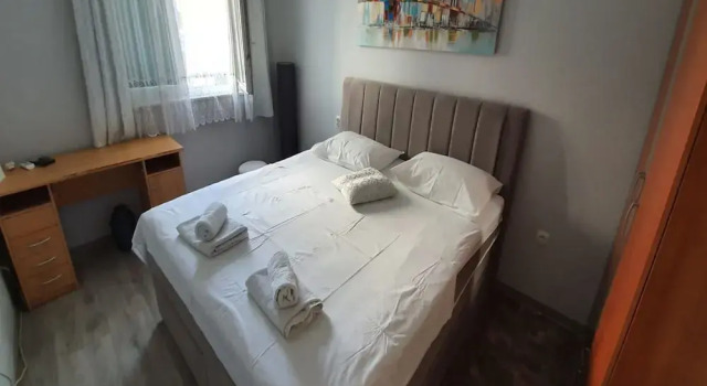 Spacious Apartment Steps From the Beach, With Private Terrace and Grill, Rezervați Apartament Kaštela Ținutul Split-Dalmatia