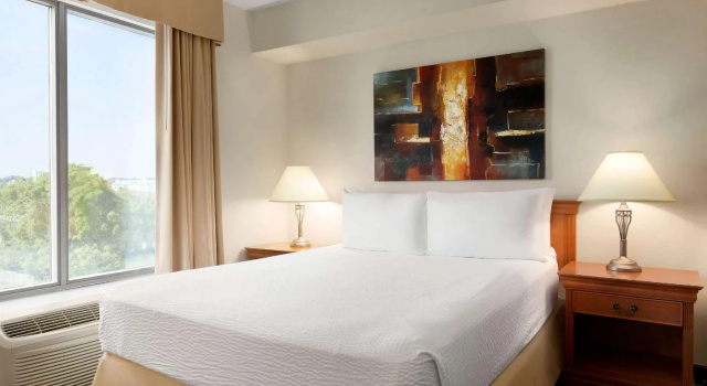 Двухместный люкс Days Inn by Wyndham Niagara Falls Centre St By the Falls
