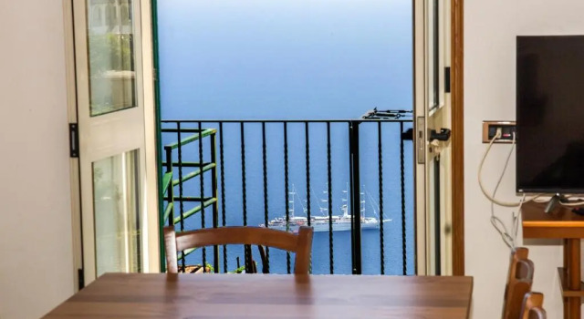 Апартаменты Casa Ambrosia in Amalfi with sea view, wifi and AC