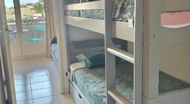 Studio cabine pour 4 personnes avec piscine commune