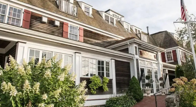 The Red Lion Inn Resort 1704