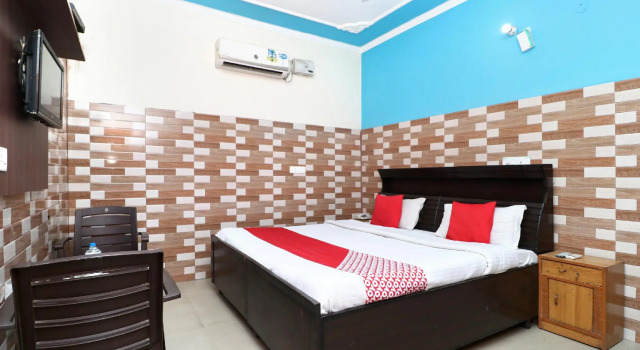 OYO 7671 Spark Inn