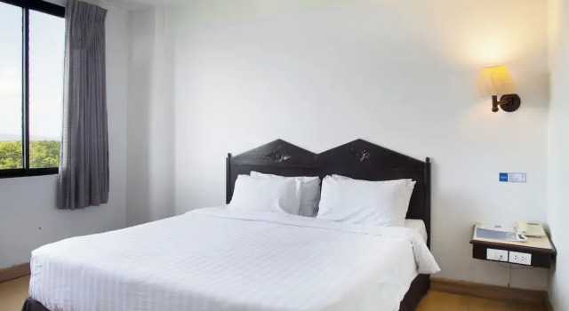 Двухместный номер Standard с балконом и с видом на город Phrae Nakara Hotel