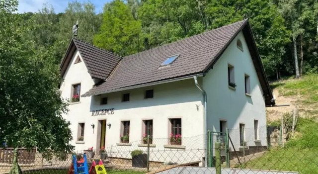 Serene Mansion With Pool, Забронировать Дом для отпуска Отели Находа с парковкой, Парковка