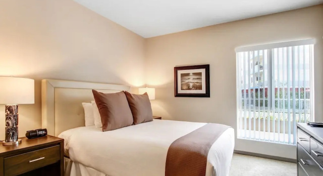 Апартаменты Luxury c 1 комнатой Global Luxury Suites at Marina Del Rey