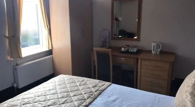Полулюкс Harefield Manor Hotel