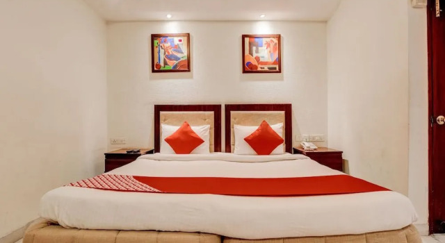 OYO 39725 Hotel Regent Continental