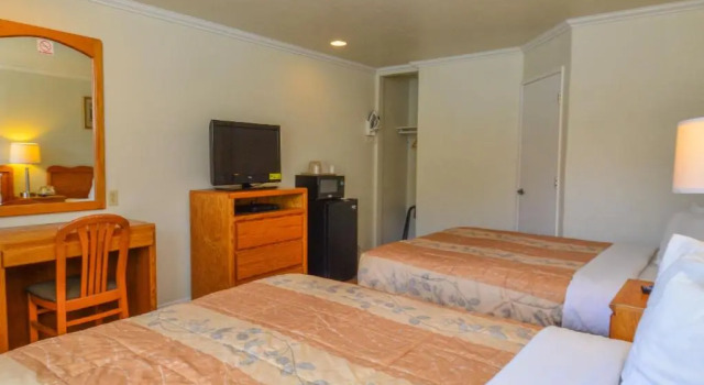 Четырёхместный номер Standard Bay Front Inn