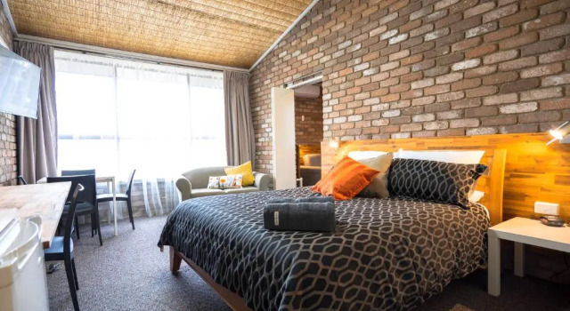 Семейный люкс Farnham Court Motel and Restaurant