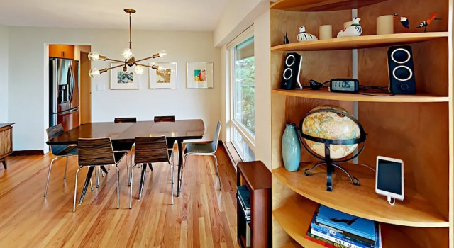 3BR Mountain View House in Seattle by RedAwning, Rezerwuj Hotel Fremont Seattle, w pobliżu Guidepost