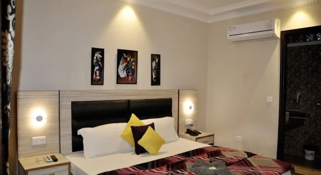 Четырёхместный номер Superior с балконом и с видом на город Hotel Pace